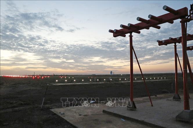 Hệ thống hỗ trợ hạ cánh chính xác đường cất, hạ cánh số 1 sân bay Long Thành. Ảnh: Công Phong - TTXVN