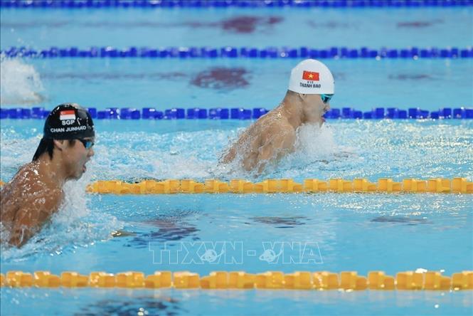 Swimmer Pham Thanh Bao delivers an impressive performance to win the men’s 100m breaststroke convincingly. VNA Photo: Minh Quyết