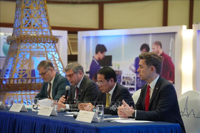 Brazilian Ambassador Marco Farani highlights the outcomes of the 30th Conference of the Parties to the UN Framework Convention on Climate Change (COP30), recently concluded in Belém, Brazil. VNA Photo: Việt Đức