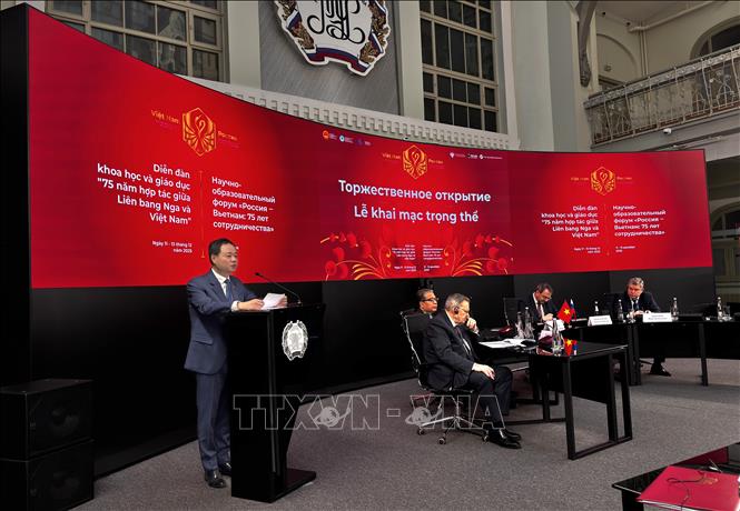 Giáo sư, Tiến sĩ Trần Hồng Thái, Phó Chủ tịch Thường trực Viện Hàn lâm Khoa học và Công nghệ Việt Nam (VAST) phát biểu tại Diễn đàn. Ảnh: Tâm Hằng - PV TTXVN tại LB Nga