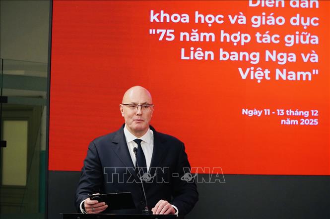 Phó Thủ tướng LB Nga Dmitry Chernyshenko phát biểu chào mừng sự kiện mở đầu Năm hợp tác về khoa học và công nghệ giữa Việt Nam và LB Nga. Ảnh: Tâm Hằng - PV TTXVN tại LB Nga