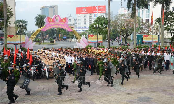 Các đơn vị triển khai lực lượng tham gia diễu hành ra quân. Ảnh: Văn Dũng-TTXVN