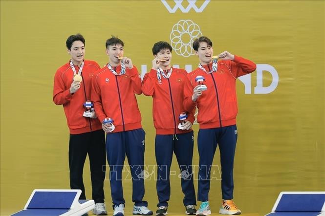 Vietnamese swimmers contributes two golds in the men’s 100m breaststroke and the men’s 4x200m freestyle relay on December 11. VNA Photo: Minh Quyết 