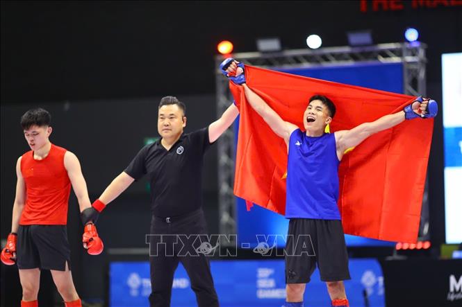 Quang Van Minh bags the first gold in mixed martial art (MMA) for Vietnam. VNA Photo: Minh Quyết 