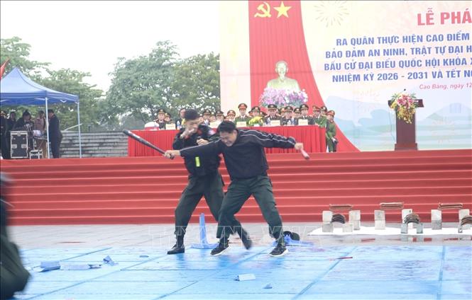 Biểu diễn võ thuật tại lễ phát lệnh. Ảnh: Quốc Đạt-TTXVN