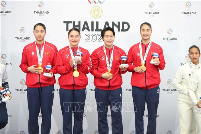 Vietnamese athletes win a gold in the women’s team kata event. VNA Photo: Minh Quyết 