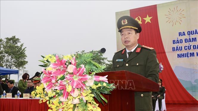 Đại tá Nguyễn Quang Vinh, Giám đốc Công an tỉnh Cao Bằng, phát biểu tại lễ ra quân. Ảnh: Quốc Đạt-TTXVN