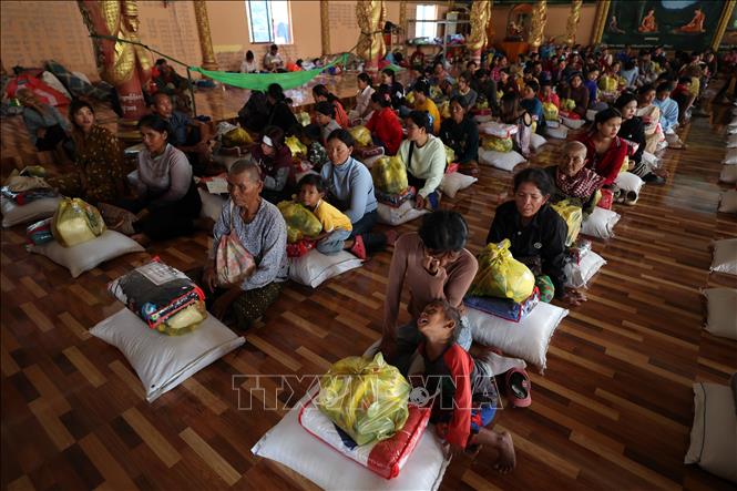 Ngày 9/12/2025, nhiều nước ra tuyên bố kêu gọi Thái Lan và Campuchia giảm căng thẳng, khẳng định tiếp tục theo dõi sát sao tình hình xung đột và kêu gọi cả hai bên quay lại thực hiện tuyên bố chung về hòa bình. Ảnh: Người dân Campuchia tại điểm sơ tán ở tỉnh Siem Reap ngày 11/12/2025. Ảnh: THX/TTXVN