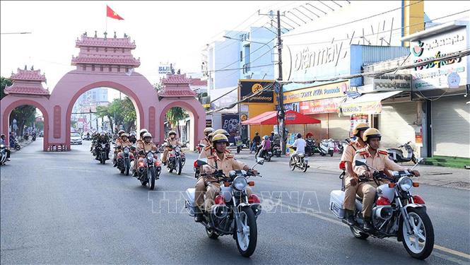 Lực lượng Công an tỉnh An Giang diễu hành tại lễ ra quân. Ảnh: TTXVN phát