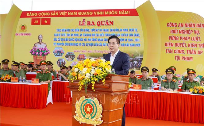 Chủ tịch UBND tỉnh Quảng Ngãi Nguyễn Hoàng Giang phát biểu tại lễ ra quân. Ảnh: Lê Phước Ngọc – TTXVN