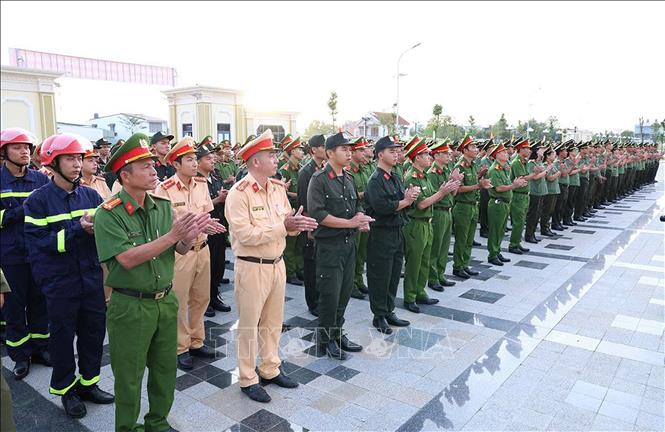 Lực lượng Công an tỉnh An Giang tham dự lễ ra quân. Ảnh: TTXVN phát