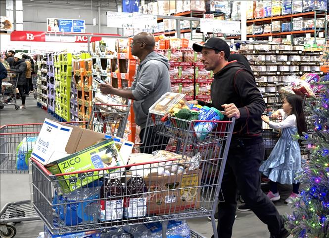Người dân Mỹ mua hàng tại một siêu thị ở bang Maryland. Ảnh: Ngọc Quang - PV TTXVN tại Mỹ