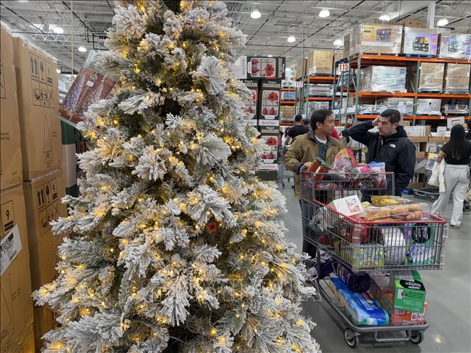  Người dân Mỹ mua hàng tại một siêu thị ở bang Maryland. Ảnh: Ngọc Quang - PV TTXVN tại Mỹ 