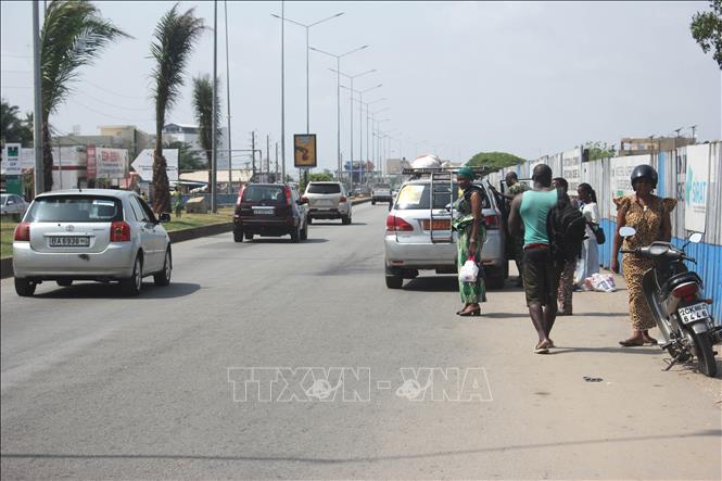 Quang cảnh đường phố tại Cotonou, Benin, ngày 7/12/2025. Ảnh: THX/TTXVN