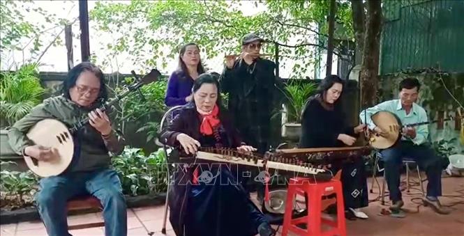 Các nghệ nhân, câu lạc bộ văn hóa dân gian trên địa bàn tỉnh Quảng Trị bền bỉ thực hành, trao truyền các giá trị văn hóa truyền thống đến cộng đồng và thế hệ mai sau. Ảnh: TTXVN phát