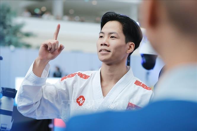 Võ sĩ Khuất Hải Nam giành HCV nội dung Kumite hạng cân dưới 67kg. Ảnh: Minh Quyết - PV TTXVN tại Thái Lan 