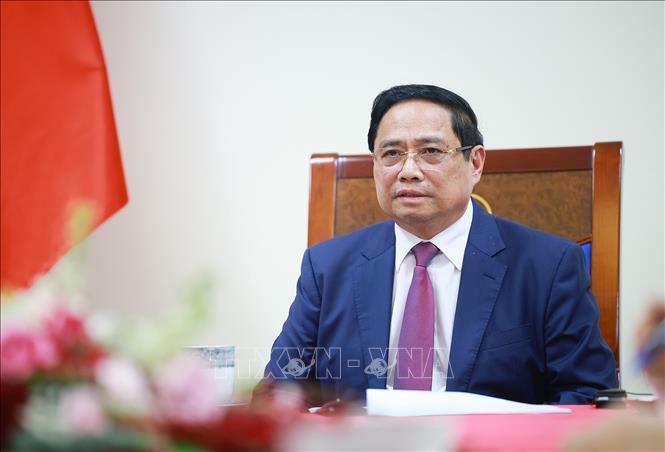 Thủ tướng Phạm Minh Chính điện đàm với Thủ tướng Malaysia Anwar Ibrahim. Ảnh: Dương Giang-TTXVN 