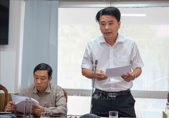 Phó Giám đốc Sở Xây dựng thành phố Cần Thơ Nguyễn Đăng Khoa báo cáo công tác quản lý đô thị tại cuộc họp. Ảnh: Thanh Liêm - TTXVN