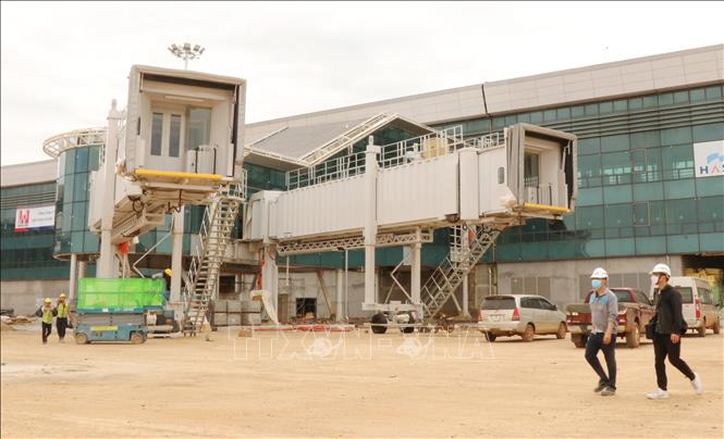 Ống lồng sắp được đưa vào cầu ống lồng nhà ga hành khách sân bay Long Thành. Ảnh: Công Phong - TTXVN
