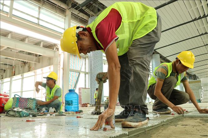 Lát nền tại nhà ga hành khách sân bay Long Thành. Ảnh: Công Phong - TTXVN