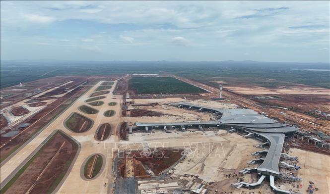 Nhà ga hành khách, đường cất hạ cánh số 1, đài kiểm soát không lưu sân bay Long Thành. Ảnh: Công Phong - TTXVN