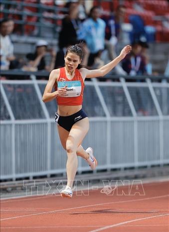 Nguyễn Thị Ngọc xuất sắc giành huy chương Vàng nội dung chạy 400m nữ với thành tích 52,74 giây. Ảnh: Minh Quyết - PV TTXVN tại Thái Lan