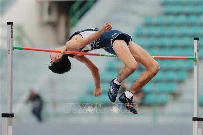 VĐV Vũ Đức Anh thi đấu nội dung nhảy cao. Ảnh: Minh Quyết - PV TTXVN tại Thái Lan
