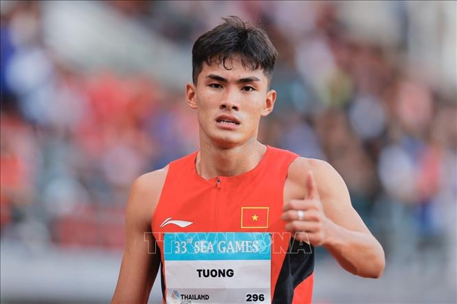 Tạ Ngọc Tưởng giành HCB chạy 400m nam với thành tích 45''53, tiếp tục phá kỷ lục quốc gia (KLQG trước đó ở giải VĐQG là 45''59). Ảnh: Minh Quyết - PV TTXVN tại Thái Lan