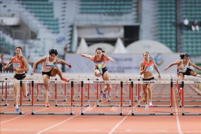 VĐV Huỳnh Thị Mỹ Tiên giành HCĐ nội dung chạy 100m rào nữ. Ảnh: Minh Quyết - PV TTXVN tại Thái Lan