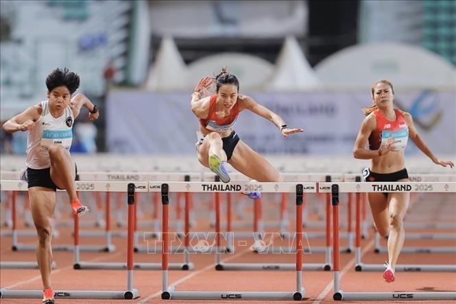 VĐV Huỳnh Thị Mỹ Tiên giành HCĐ nội dung chạy 100m rào nữ. Ảnh: Minh Quyết - PV TTXVN tại Thái Lan