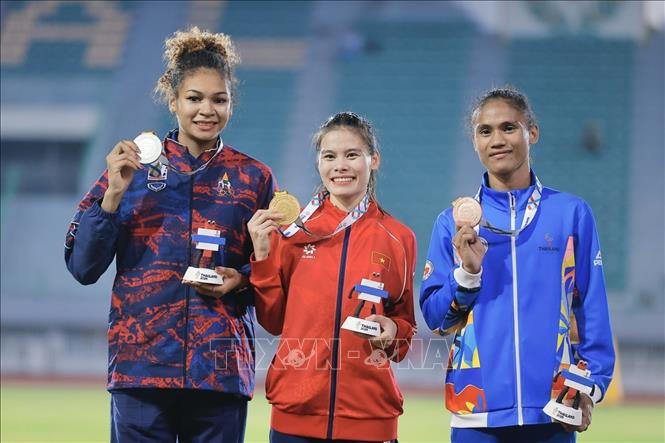 Tuyển thủ Nguyễn Thị Ngọc xuất sắc giành chiến thắng trên đường chạy 400m nữ để trở thành nhà vô địch SEA Games 33. Ảnh: Minh Quyết - PV TTXVN tại Thái Lan