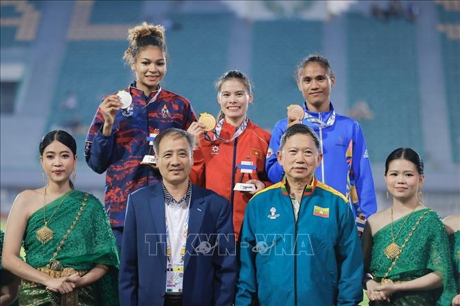 Tuyển thủ Nguyễn Thị Ngọc xuất sắc giành chiến thắng trên đường chạy 400m nữ để trở thành nhà vô địch SEA Games 33. Ảnh: Minh Quyết - PV TTXVN tại Thái Lan