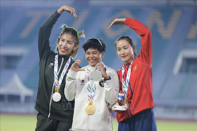 VĐV Huỳnh Thị Mỹ Tiên giành HCĐ nội dung chạy 100m rào nữ. Ảnh: Minh Quyết - PV TTXVN tại Thái Lan