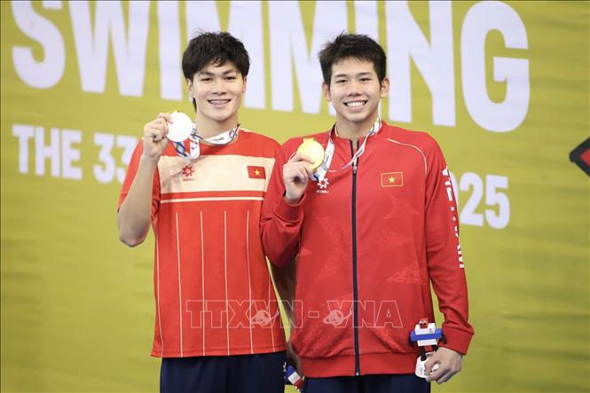 Nguyễn Quang Thuấn xuất sắc giành HCV với thành tích 4 phút 18 giây 98 và Trần Hưng Nguyên về nhì, đoạt HCB với thành tích 4 phút 25 giây 45. Ảnh: TTXVN phát