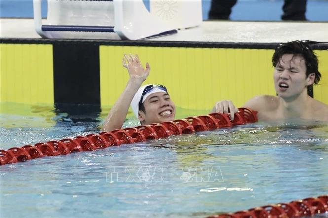 Niềm vui của kình ngư Nguyễn Văn Thuấn khi giành HCV. Ảnh: TTXVN phát