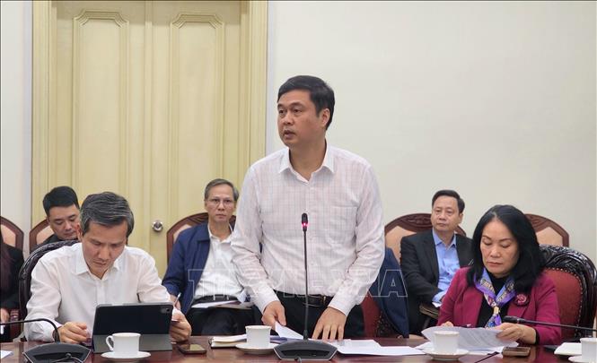 Ông Phạm Huy Giang, Trưởng ban Thi đua – Khen thưởng Trung ương, Bộ Nội vụ báo cáo tại cuộc họp. Ảnh: Chu Thanh Vân - TTXVN