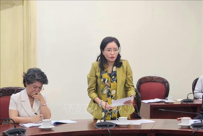 Bà Trịnh Thị Thủy, Thứ trưởng Bộ Văn hóa, Thể thao và Du lịch báo cáo tại cuộc họp. Ảnh: Chu Thanh Vân - TTXVN