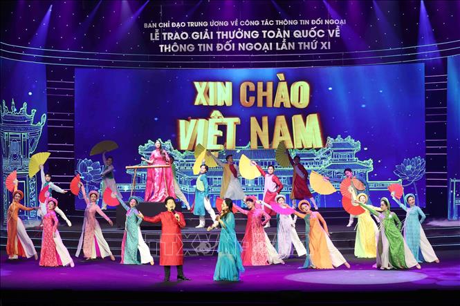 Tiết mục nghệ thuật biểu diễn chào mừng. Ảnh: Phương Hoa - TTXVN
