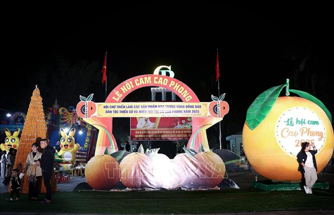 Biểu tượng Cam Cao Phong tại Lễ hội cam Cao Phong năm 2025. Ảnh: Thanh Hải - TTXVN