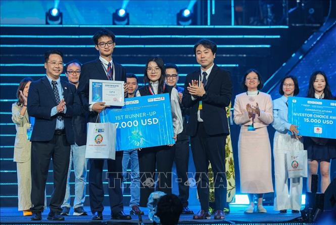 Giải Á Quân được trao cho Volterra. Ảnh: Hoàng Hiếu - TTXVN