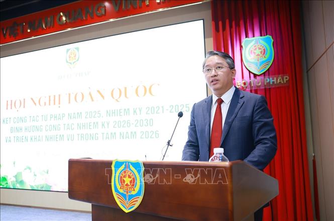 Bộ trưởng Bộ Tư pháp Nguyễn Hải Ninh báo cáo công tác Tư pháp năm 2025, nhiệm kỳ 2021-2025, định hướng công tác nhiệm kỳ 2026-2030 và triển khai nhiệm vụ trọng tâm năm 2026. Ảnh: Dương Giang-TTXVN
