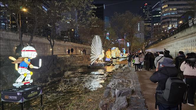 Du khách tấp nập từ ngày đầu của lễ hội. Ảnh: Đức Thắng (P/v TTXVN tại Hàn Quốc) 
