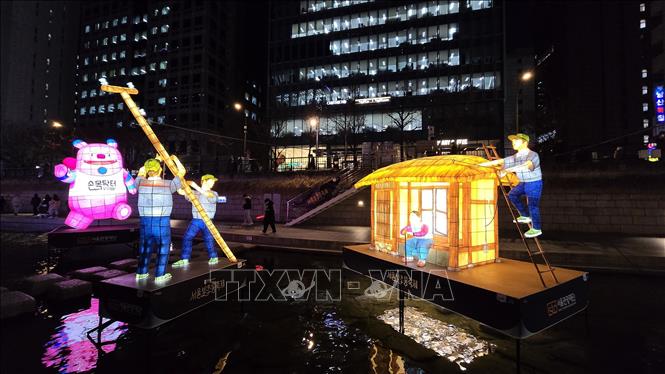 Hình ảnh ngày đầu có điện. 