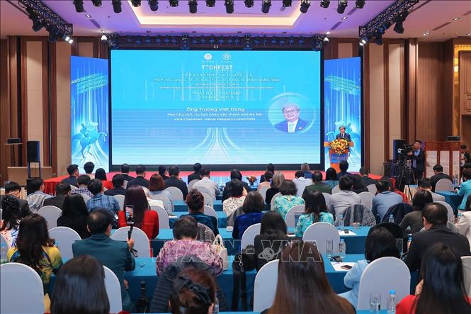 Phó Chủ tịch UBND Thành phố Hà Nội Trương Việt Dũng phát biểu khai mạc. Ảnh: Hoàng Hiếu - TTXVN