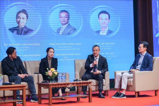Tổng giám đốc Vietnam Oman Investment (VOI) Nguyễn Xuân Giao tham gia thảo luận Thúc đẩy hợp tác đầu tư ba bên: “Tổ chức tài chính quốc tế - Đầu tư mạo hiểm nhà nước - Đầu tư mạo hiểm tư nhân cho khởi nghiệp sáng tạo Việt Nam”. Ảnh: Hoàng Hiếu - TTXVN