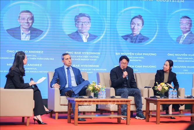 Ông Bae Hyeonmin - Chủ tịch kiêm Viện trưởng Viện khởi nghiệp KAIST (Hàn Quốc) tham gia thảo luận Thúc đẩy hợp tác đầu tư ba bên: “Tổ chức tài chính quốc tế - Đầu tư mạo hiểm nhà nước - Đầu tư mạo hiểm tư nhân cho khởi nghiệp sáng tạo Việt Nam”. Ảnh: Hoàng Hiếu - TTXVN