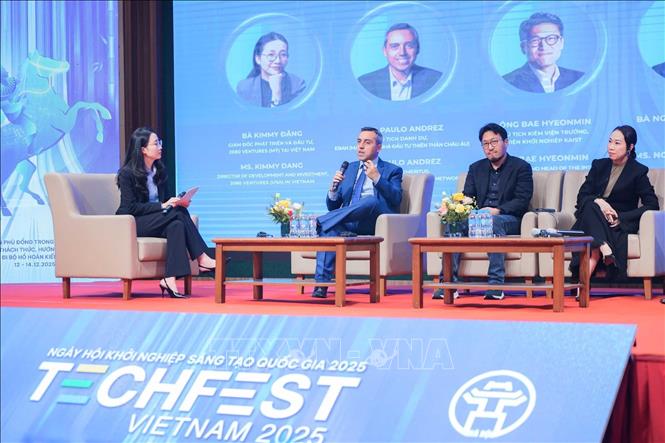 Chủ tịch danh dự. EBAN ( Mạng lưới nhà đầu tư thiên thần Châu Âu) Paulo Andrez tham gia thảo luận Thúc đẩy hợp tác đầu tư ba bên: “Tổ chức tài chính quốc tế - Đầu tư mạo hiểm nhà nước - Đầu tư mạo hiểm tư nhân cho khởi nghiệp sáng tạo Việt Nam”. Ảnh: Hoàng Hiếu - TTXVN