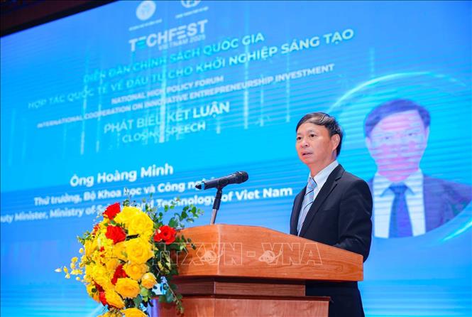 Thứ trưởng Bộ Khoa học và Công nghệ Hoàng Minh phát biểu. Ảnh: Hoàng Hiếu - TTXVN