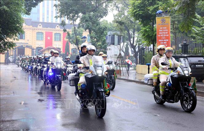 Lễ diễu hành ra quân của các lực lượng, phương tiện của Công an thành phố Hà Nội. Ảnh: Phạm Kiên - TTXVN