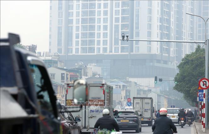 Việc lắp đặt và triển khai hệ thống Camera AI trên các tuyến phố sẽ giúp nâng cao ý thức tham gia giao thông của người dân. Ảnh: Phạm Kiên - TTXVN